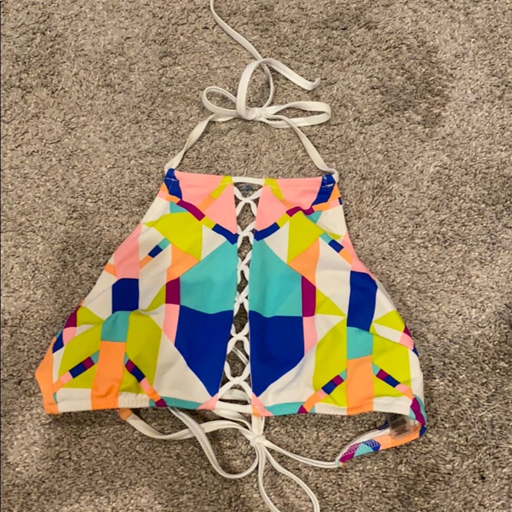 Selling a store pink swim top!